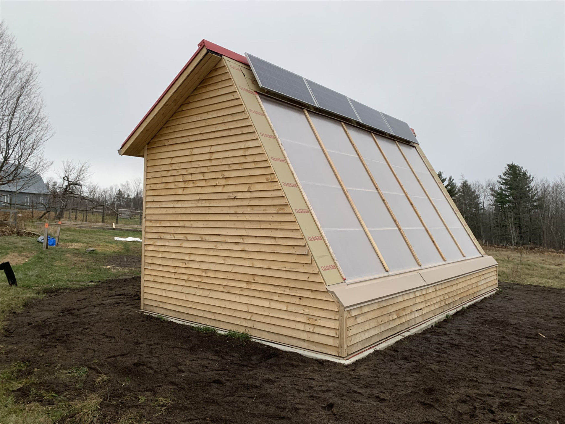 A Creative Solar Greenhouse for Crops